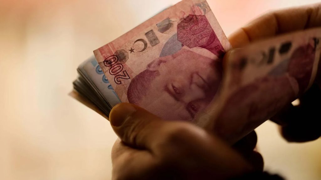 TCMB eski başekonomistinden 2025 yılı için asgari ücret tahmini: Bu oran taban olacaktır