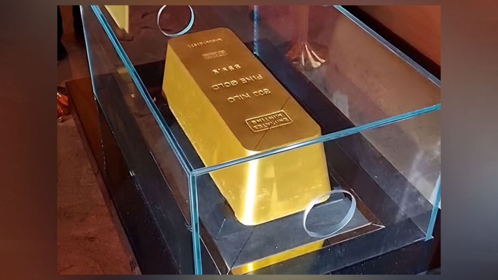 Tam 300,12 kilogram ağırlığındaki dünyanın en büyük altın külçesi, Guinness Rekorlar Kitabı’na girdi