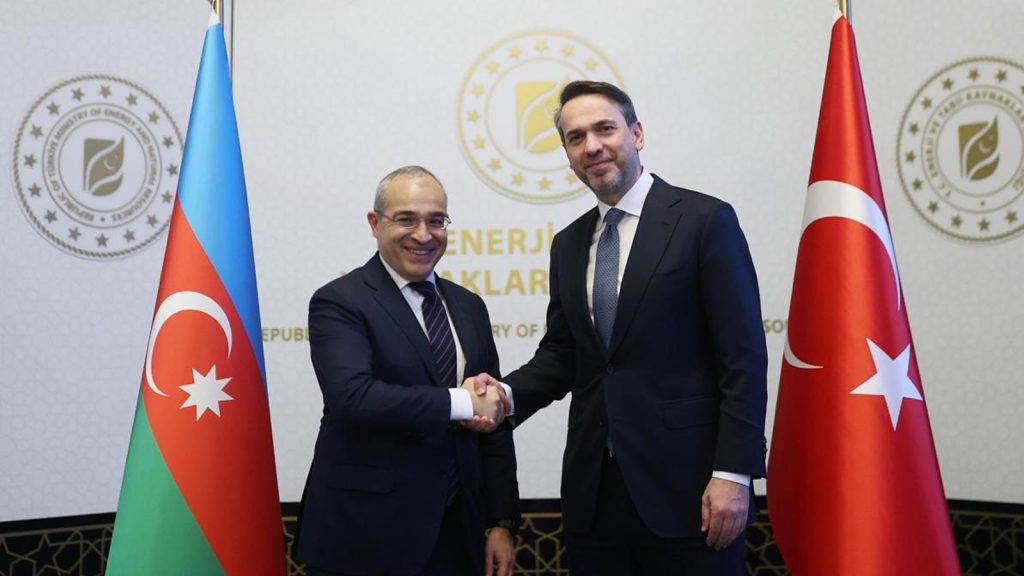 Bakan Bayraktar, Azerbaycanlı mevkidaşı ile görüştü