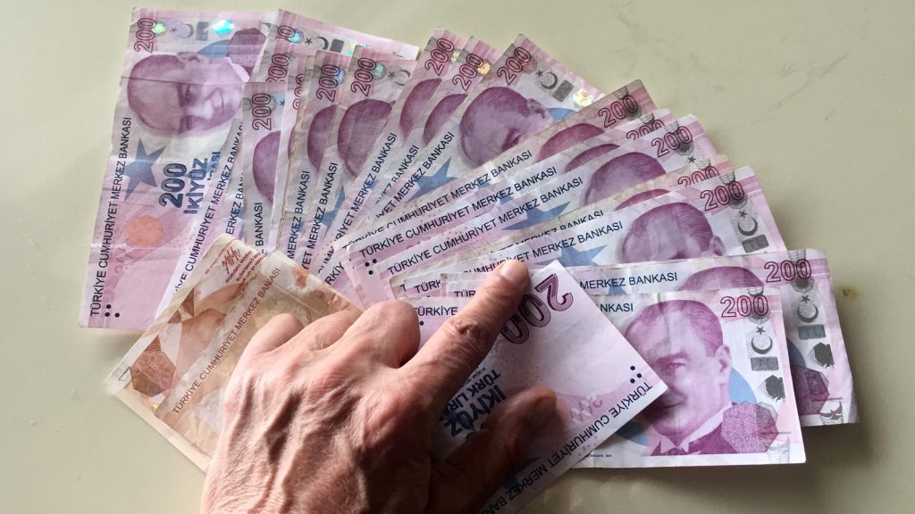 Bugünden itibaren hepsi zamlandı: İşte kalem kalem 2025 zamları