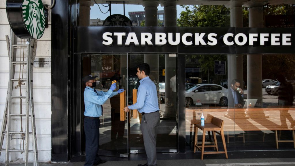 Starbucks’ın küresel satışları düşmeye devam etti