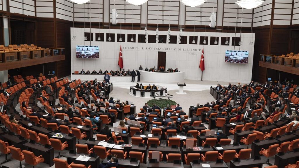 TBMM’de emekli aylığı mesaisi