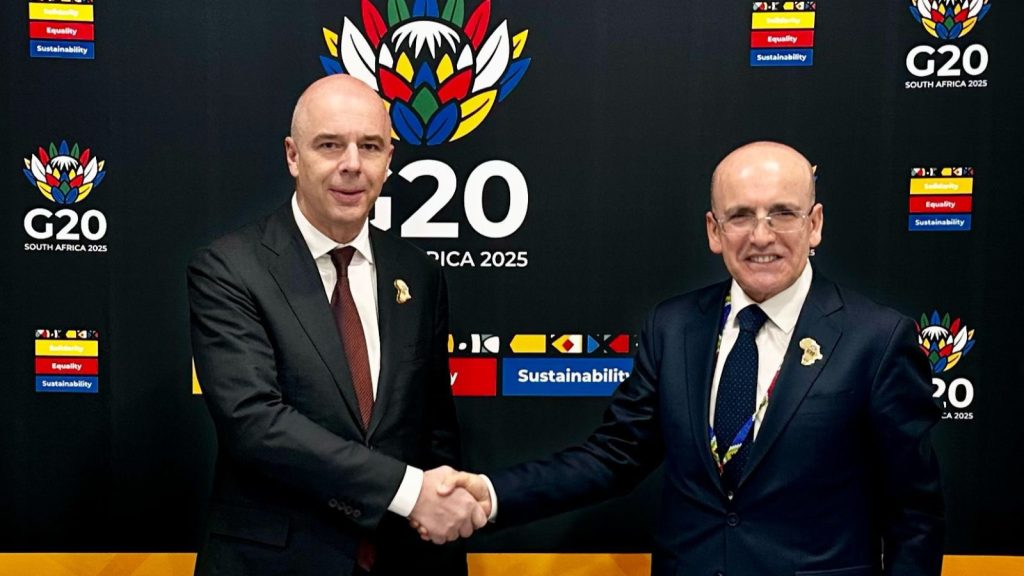 Bakan Şimşek, Rusya Maliye Bakanı Siluanov ile bir araya geldi