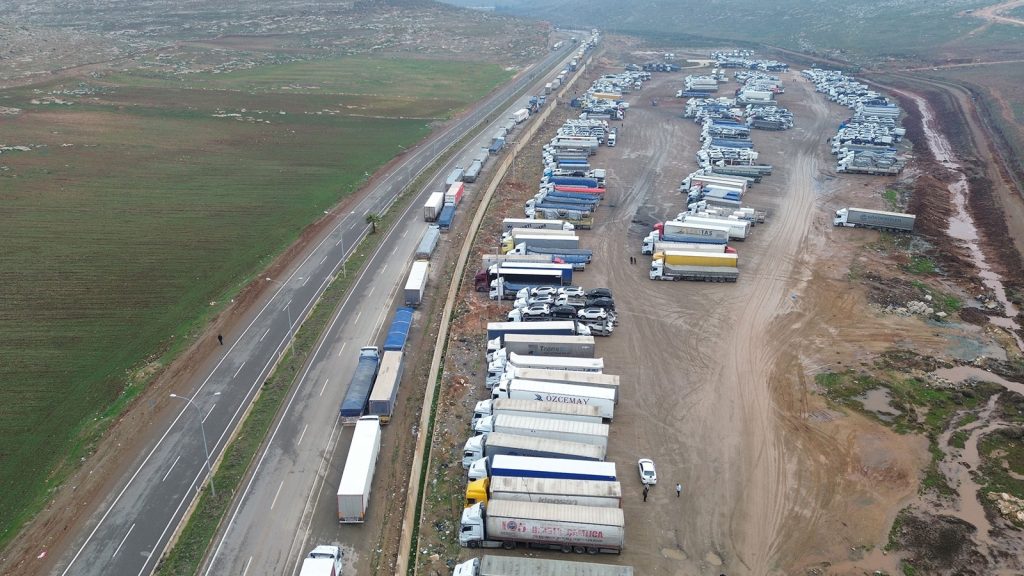 Cilvegözü’nde tır yoğunluğu devam ediyor