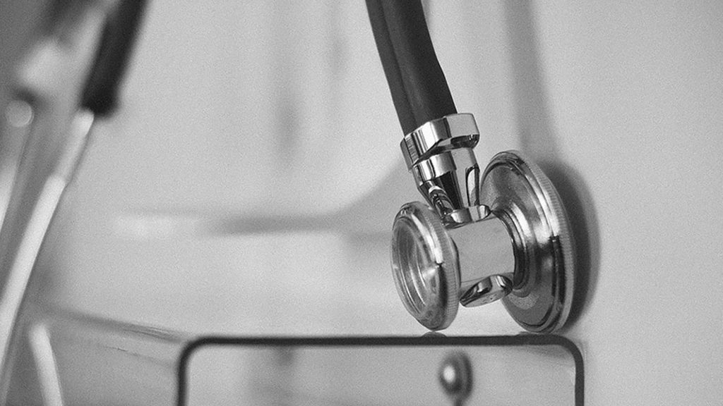 Kayıt dışı çalışan doktorlara bu kez Maliye “reçete” yazdı