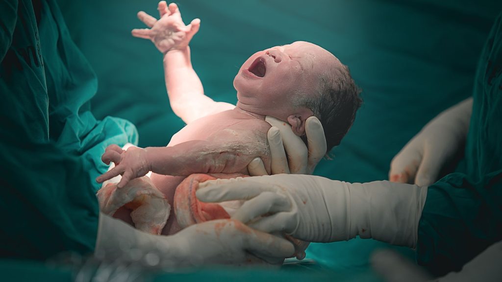 Doğum yardımı resmileşti: Başvuran anneler 60 ay boyunca ödeme alacak