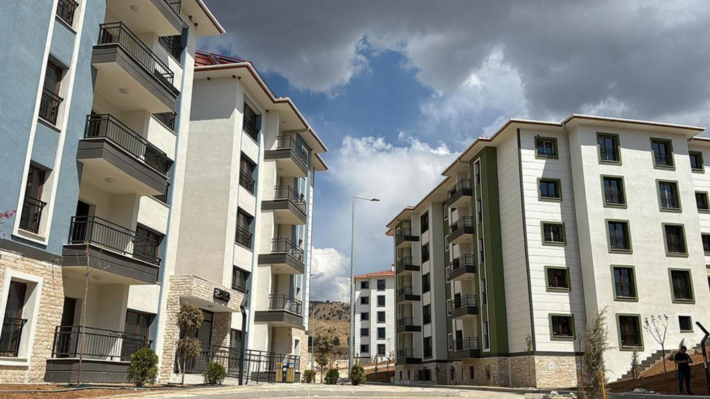 TOKİ’den 81 ilde düşük faizli konut: 0.99 faizli kredi ve 120 aya kadar vade seçeneği… Şartlar belli oldu!