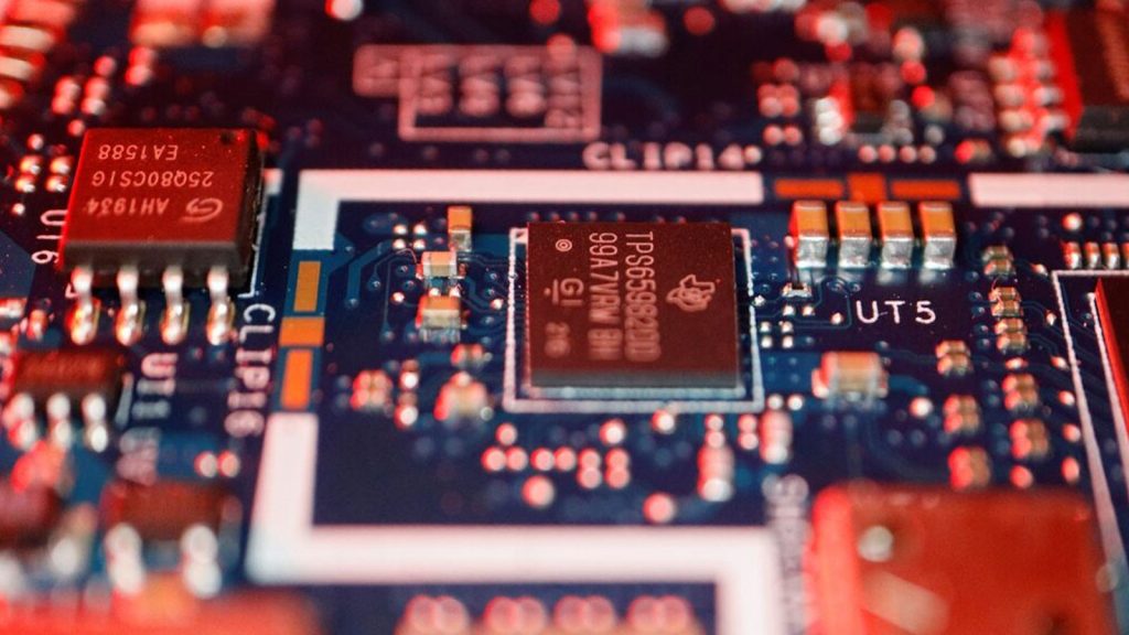 Alman çip üreticisi Infineon, ABD’li rakibini 2.5 milyar dolara satın aldı