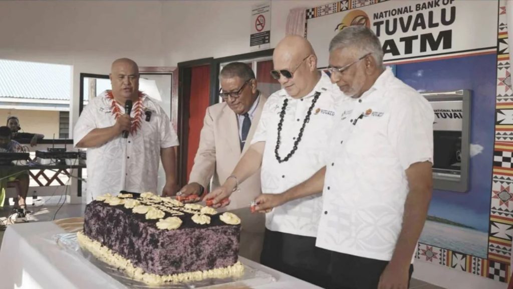 O ülkede ilk ATM görkemli bir törenle hizmete girdi