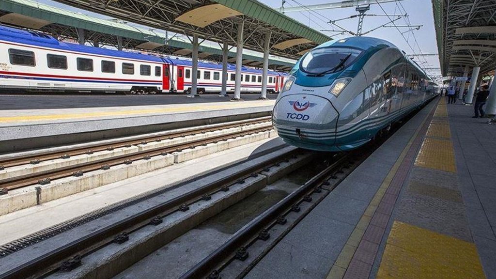 Bakan Uraloğlu duyurdu! Kurban Bayramı için trenlerin yolcu kapasitesi artırılacak