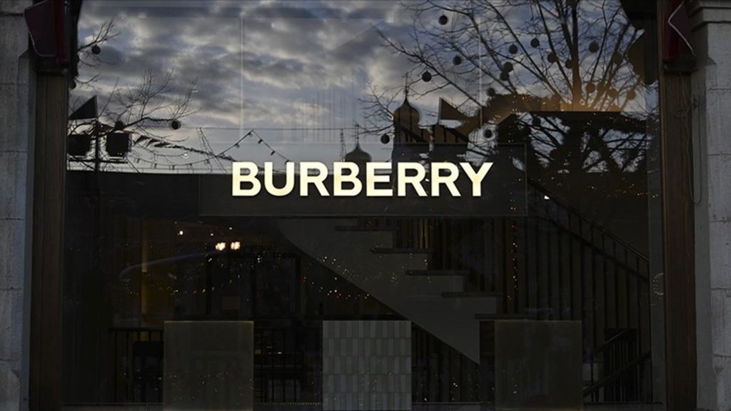 İngiliz Burberry 1700 kişiyi işten çıkarmayı planlıyor