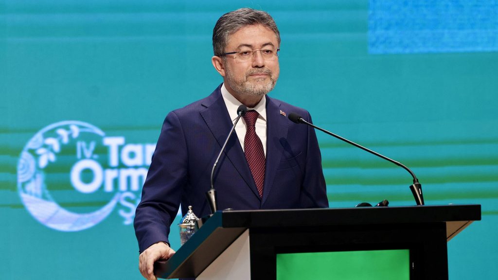 Tarım ve Orman Bakanı Yumaklı’dan yılın ilk hasadı mesajı: Hayırlı ve bereketli olsun