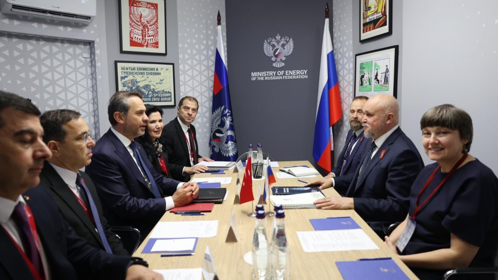 Bakan Bayraktar, Rusya Enerji Bakanı Tsivilev ile enerjide işbirliği imkanlarını görüştü