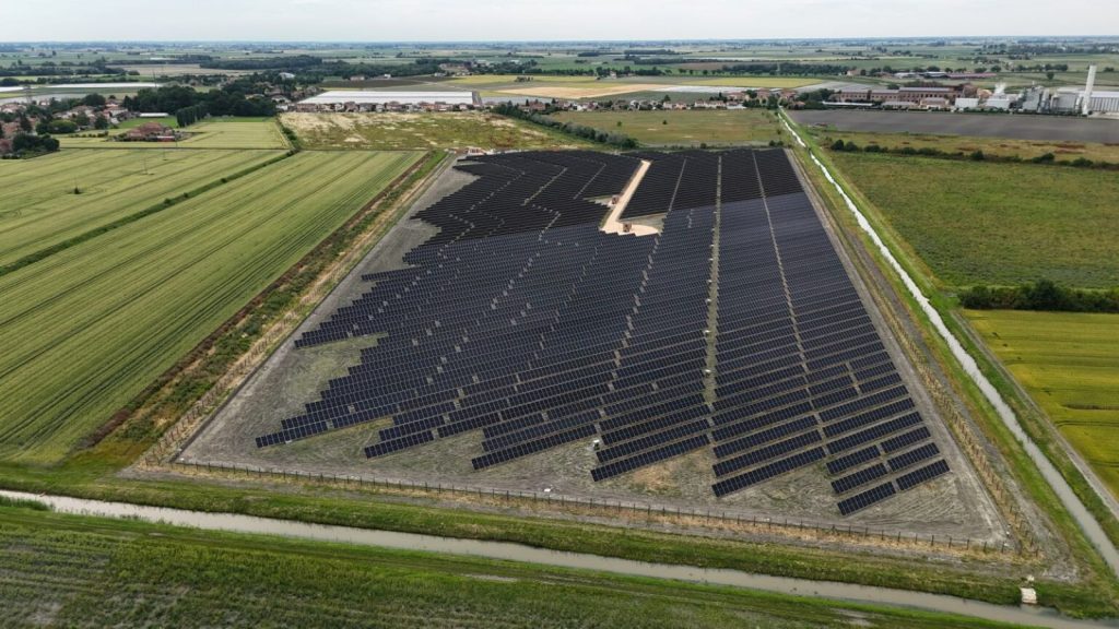 Azerbaycan Cumhuriyeti Devlet Petrol Fonu SOFAZ, İtalya’daki güneş enerjisi portföyüne yatırım yaptı