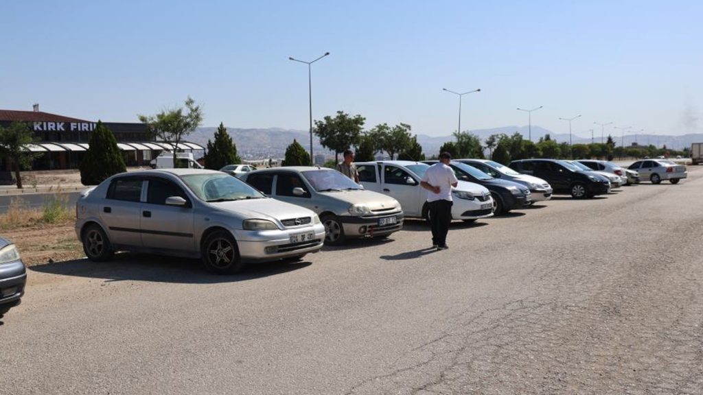 İkinci el oto pazarında araç çok, alıcı yok