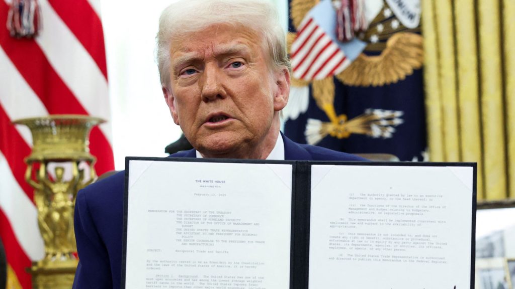 Trump bugün Fed’i ziyaret edecek