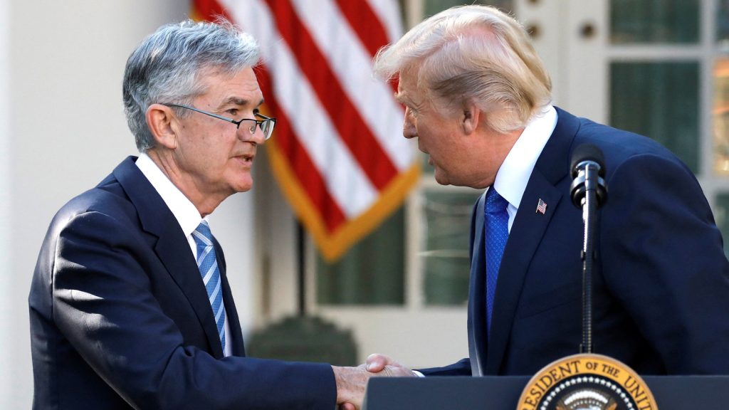Trump Fed başkanı Powell’a çok sert yüklendi! “Tam anlamıyla bir ezik”