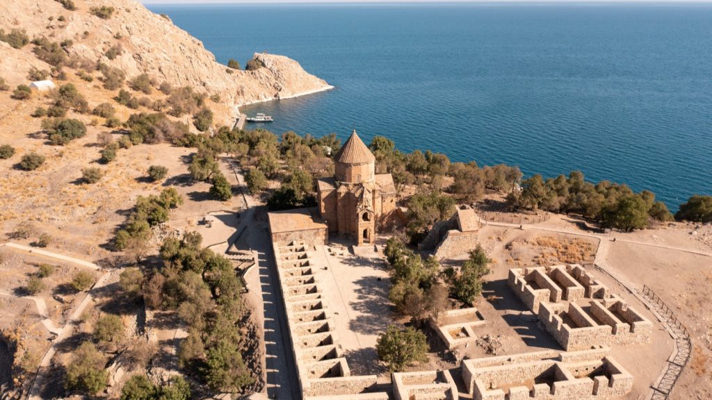 Van Kültür Yolu Festivali esnafın yüzünü güldürdü