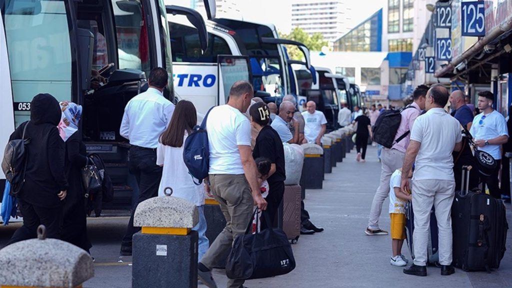 Yerli turist 76 milyar lira harcadı