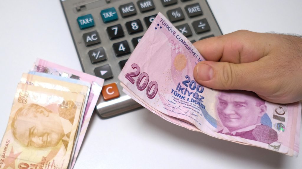 Emekliye üçlü maaş imkanı: Nasıl alınır, kimler faydalanabilir?