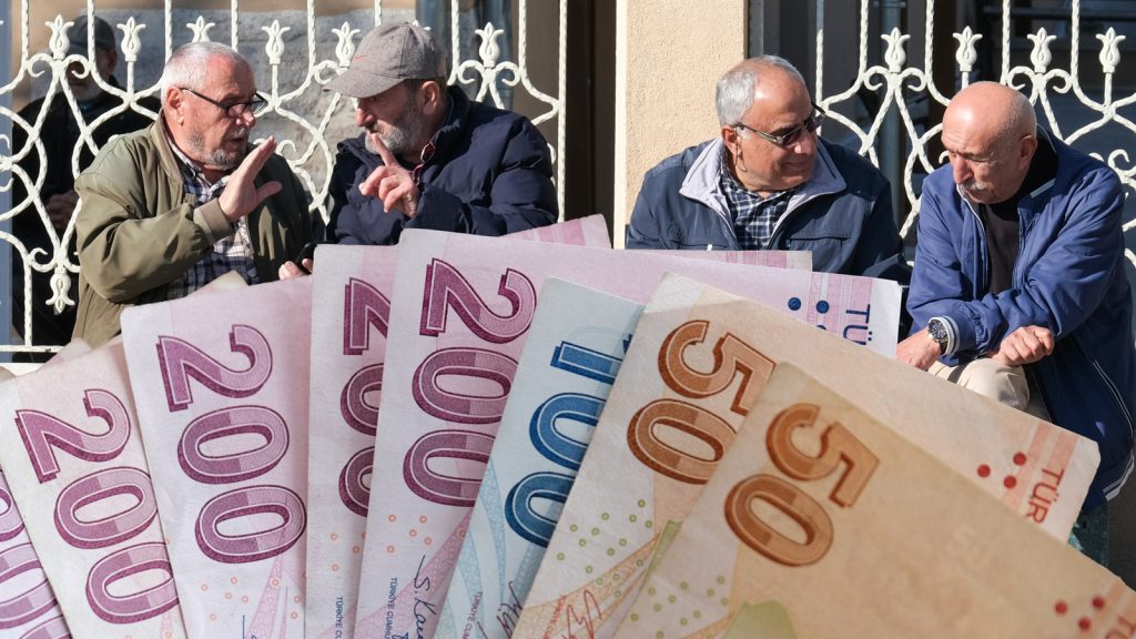 Memur ve emekliye yüksek maaş müjdesi! Uzman isim o tarihi işaret etti!