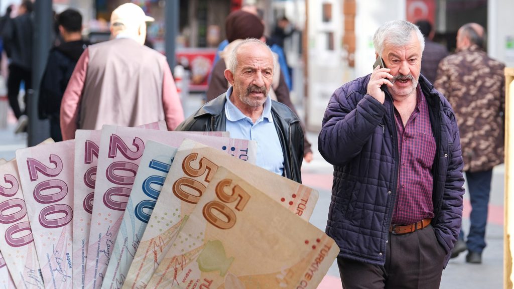 Emekliye eylül ayında ek ödeme sürprizi! Başvuranın hesabına yatacak