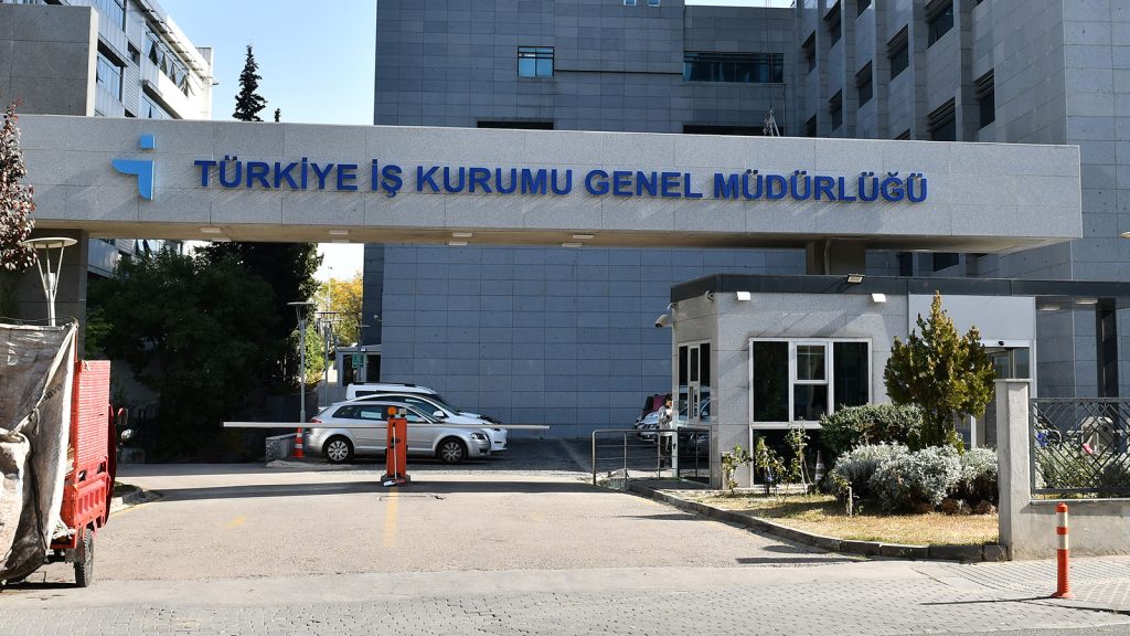 İŞKUR’dan gençlik programı: Öğrenciler okullarına devam ederken iş tecrübesi kazanıyor