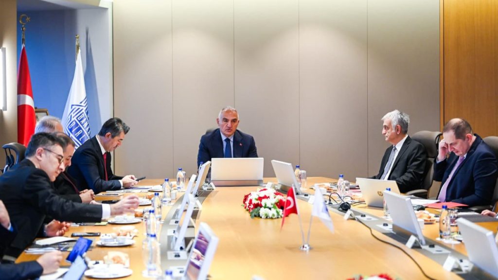 Bakan Ersoy, Bankalar Birliği’yle turizmde yeni sezonu görüştü