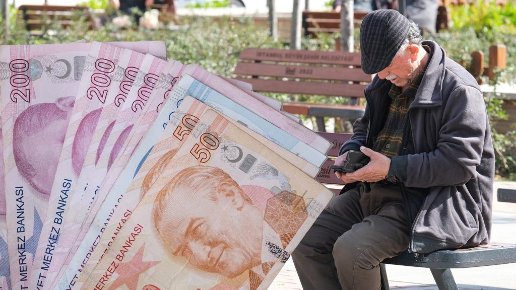 Emekli bayram ikramiyesi artacak mı? Kulislerde konuşulan rakam ortaya çıktı