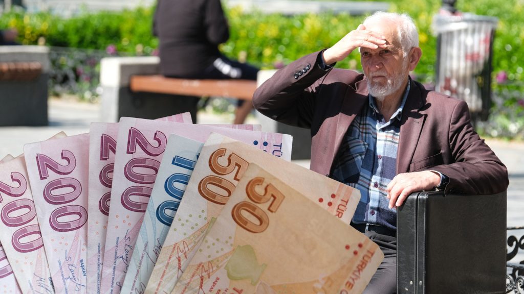 Milyonlarca emekli bekliyordu! TBMM’de kabul edildi