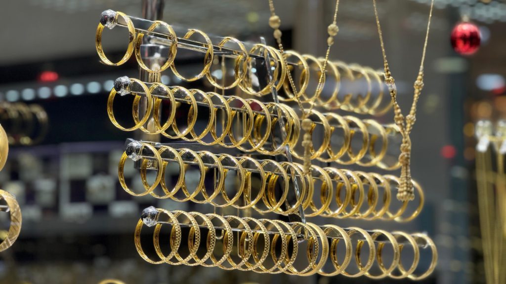 Altın yükseldi, düştü, sonra yeniden yükseldi