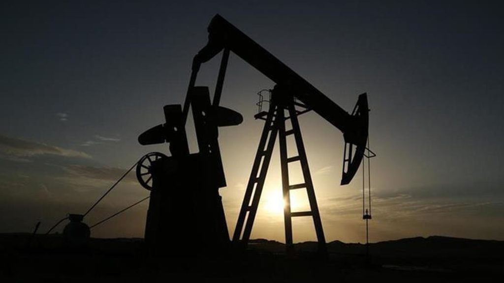 Brent petrolün varili vadeli piyasalarda 85 doları aştı