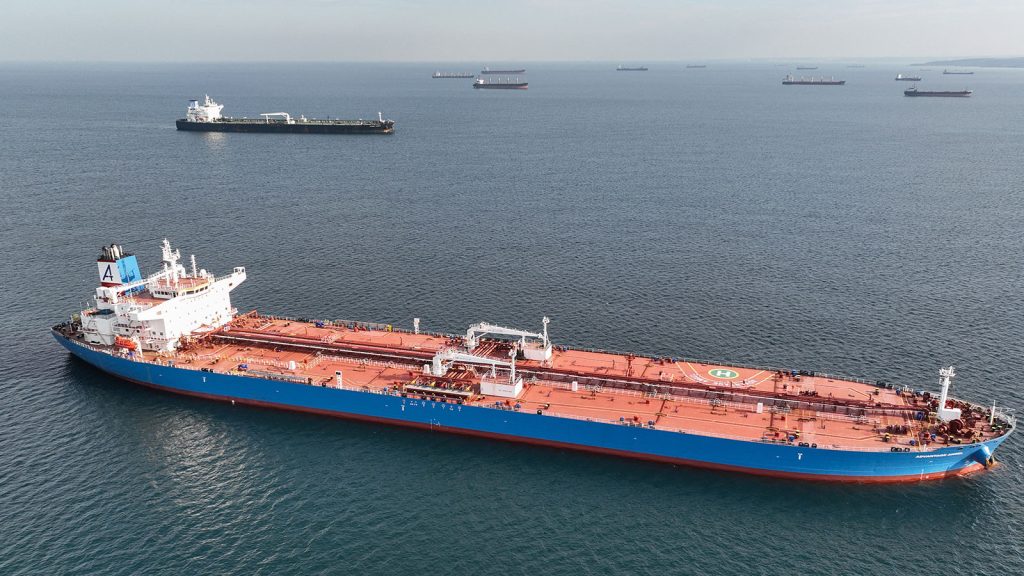 Hürmüz Boğazı’nda petrol sevkiyatı sert düştü