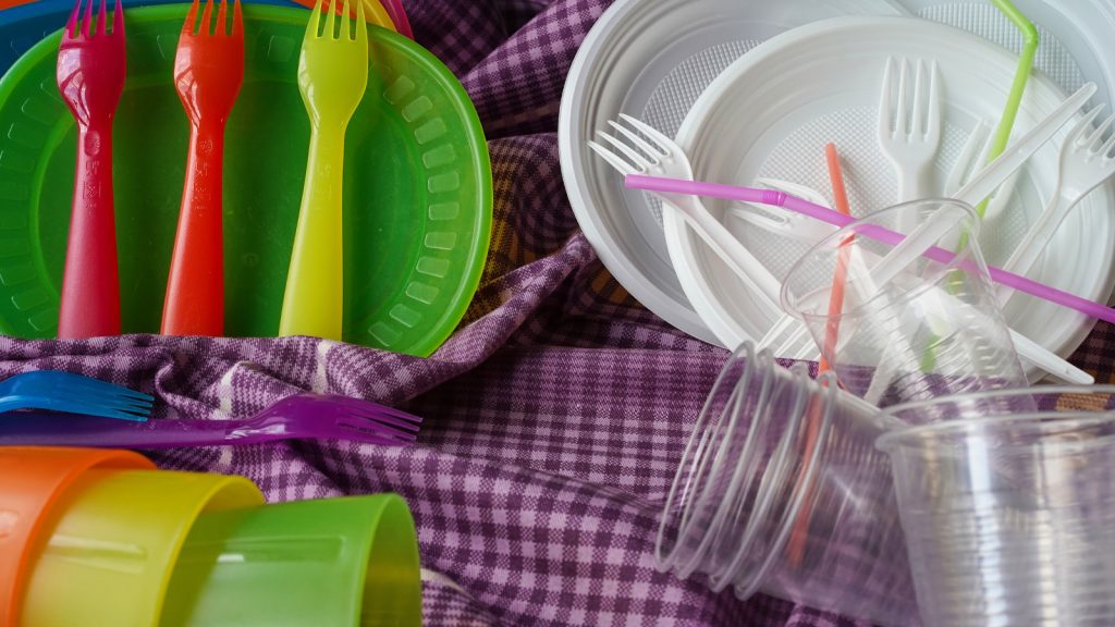 Pipet, çatal, kaşık, tabak…Tek kullanımlık plastikler yasaklanıyor!