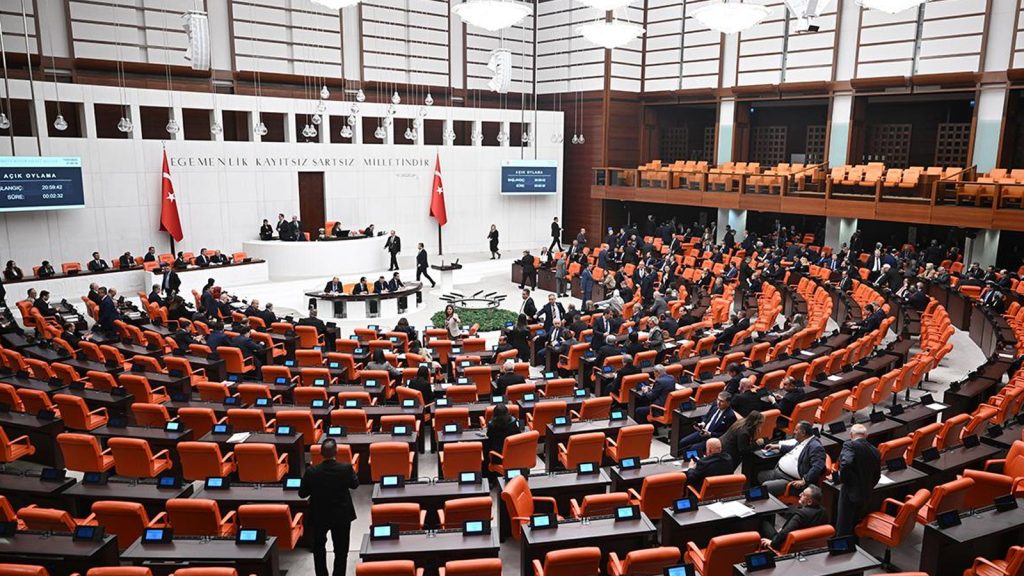 Ekonomiye ilişkin düzenlemeler içeren kanun teklifi yasalaştı